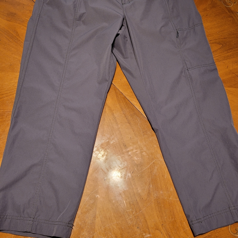 Ladie's Travel Capri Pants-Size 14
